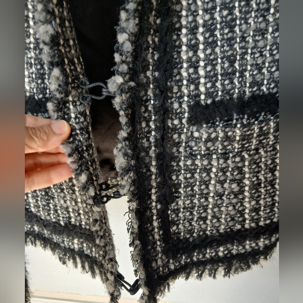 Guess by Marciano Tweed Jacket. Size 8 - Picture 5 of 6